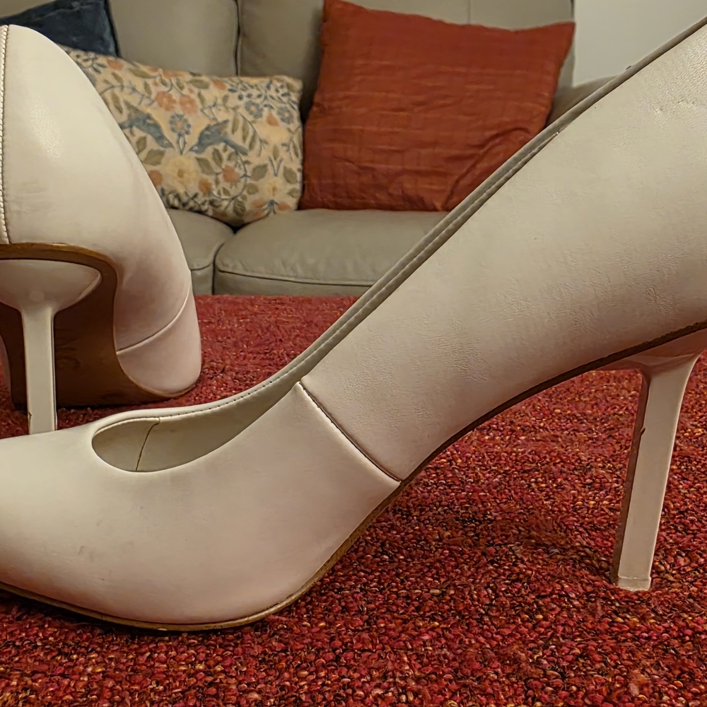 INC International Concepts White Pointed Heels - Picture 5 of 8